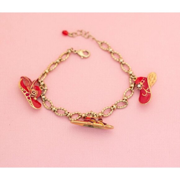 Vintage Red Female Noble Hats Charm Bracelet | 8 inch | Avon | H23 - Picture 1 of 3